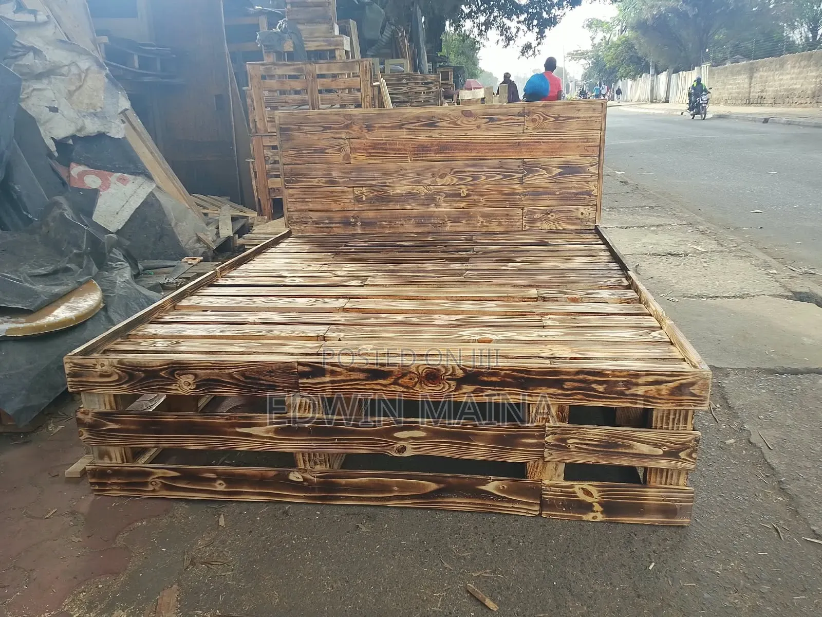5 by 6 Pallet Bed