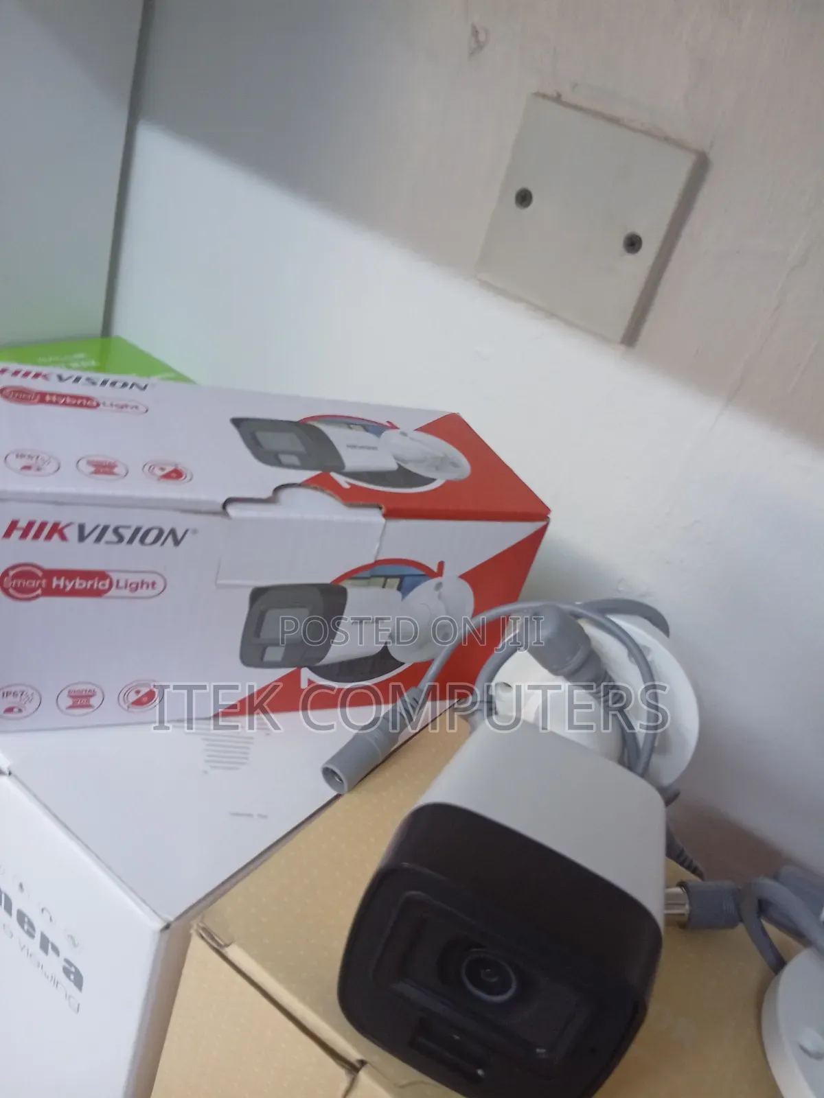 Smart Hybrid Light Hikvision Camera for Day and Night Security