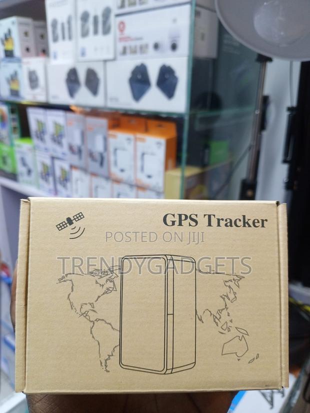 Mini 4G Vehicle Tracking Device With USB Charging Cable