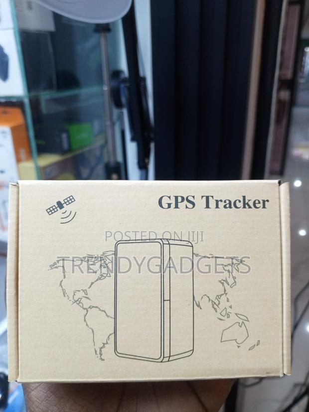 Mini 4G Vehicle Tracking Device With USB Charging Cable - thumbnail 2