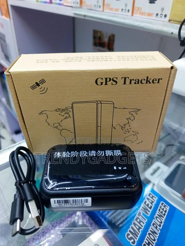 Mini 4G Vehicle Tracking Device With USB Charging Cable - thumbnail 3