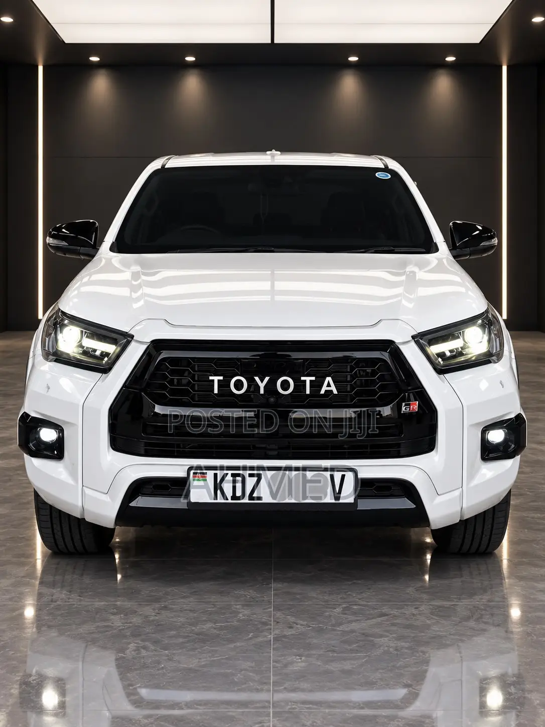 Toyota Hilux 2023 White