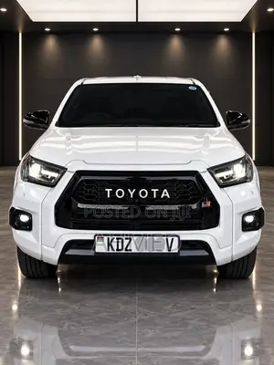 Toyota Hilux 2023 White