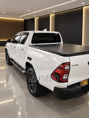 Toyota Hilux 2023 White
