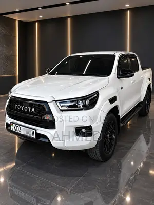 Toyota Hilux 2023 White