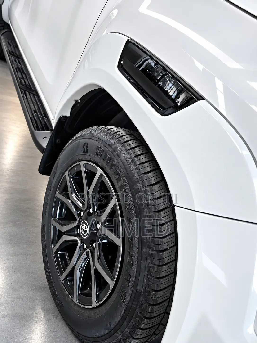 Toyota Hilux 2023 White