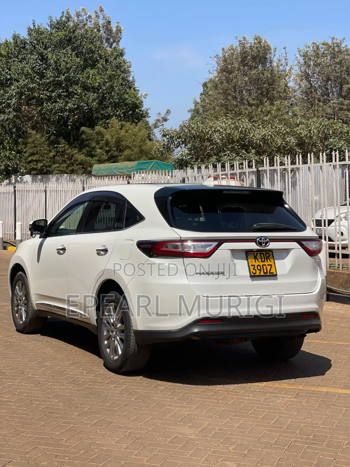 Toyota Harrier 2.0 2017 White