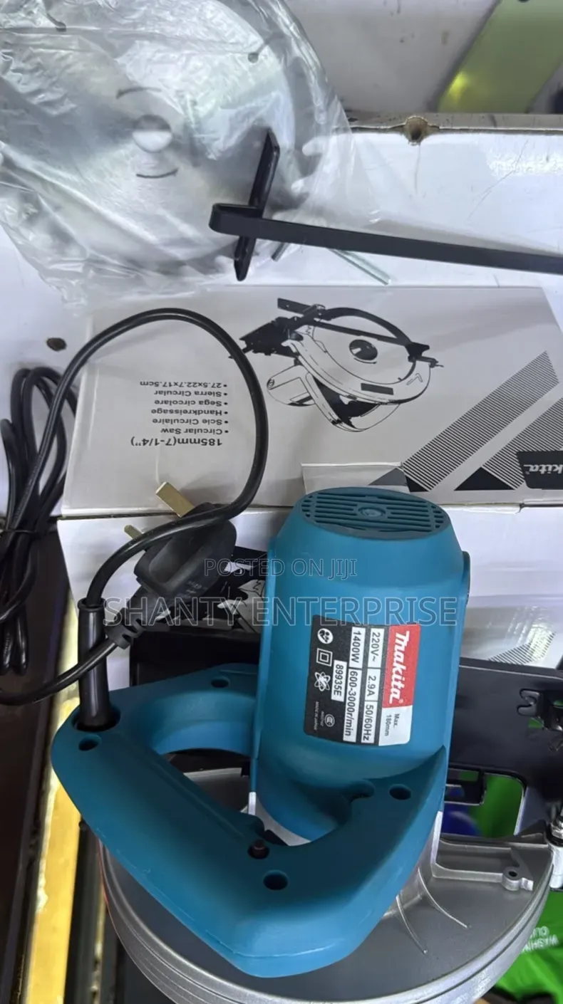 Electric Makita Circular Saw