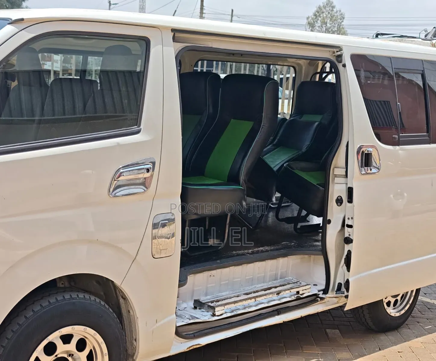 Toyota HiAce 2013 White