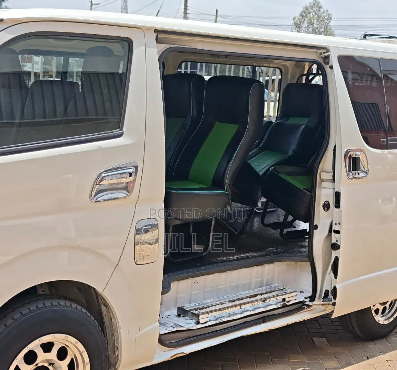 Toyota HiAce 2013 White