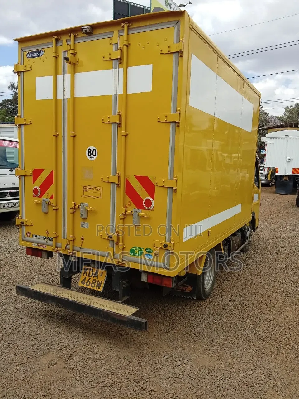 Mitsubishi Fuso Canter 2013 Yellow