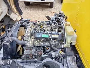 Mitsubishi Fuso Canter 2013 Yellow