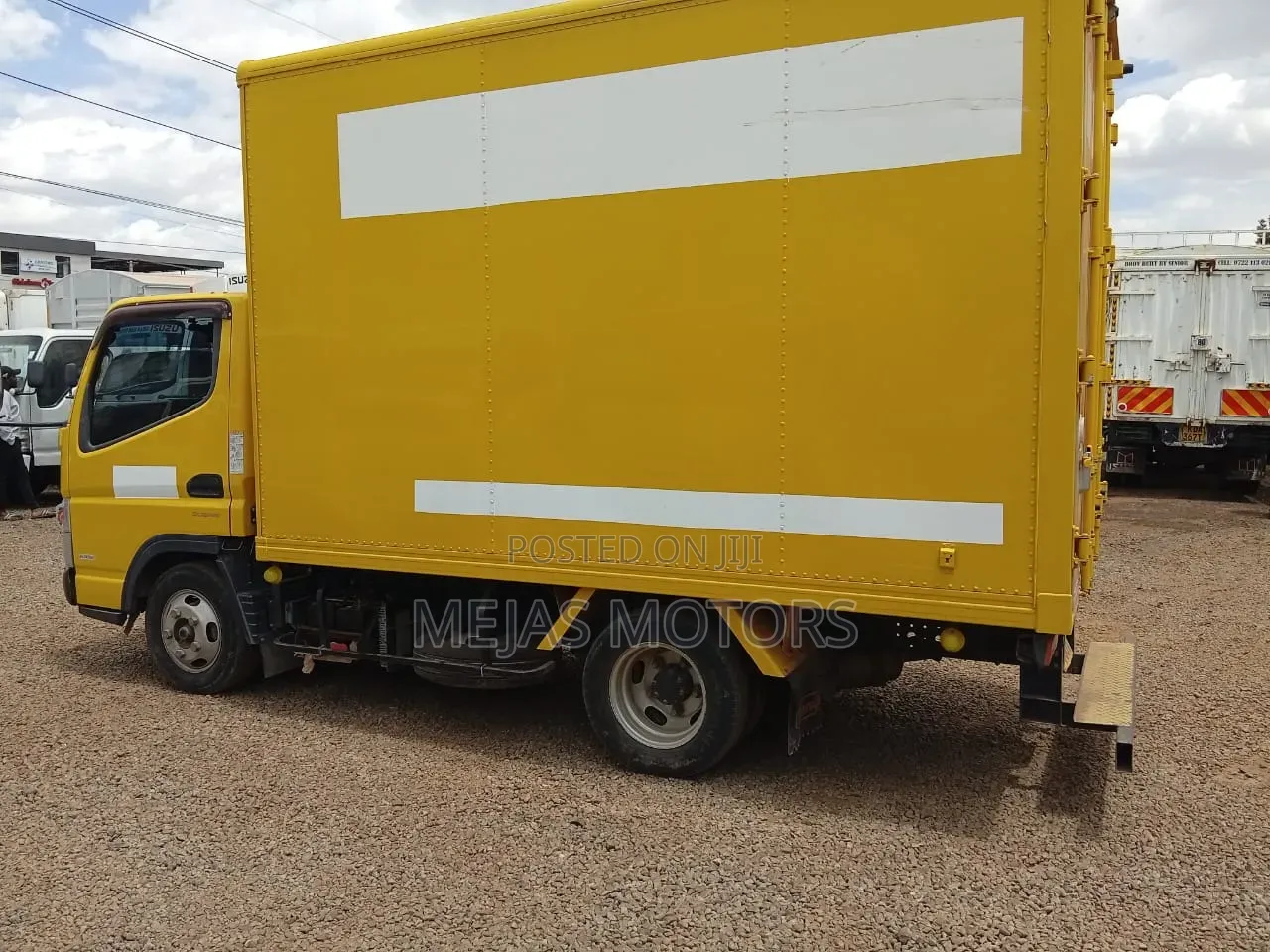 Mitsubishi Fuso Canter 2013 Yellow