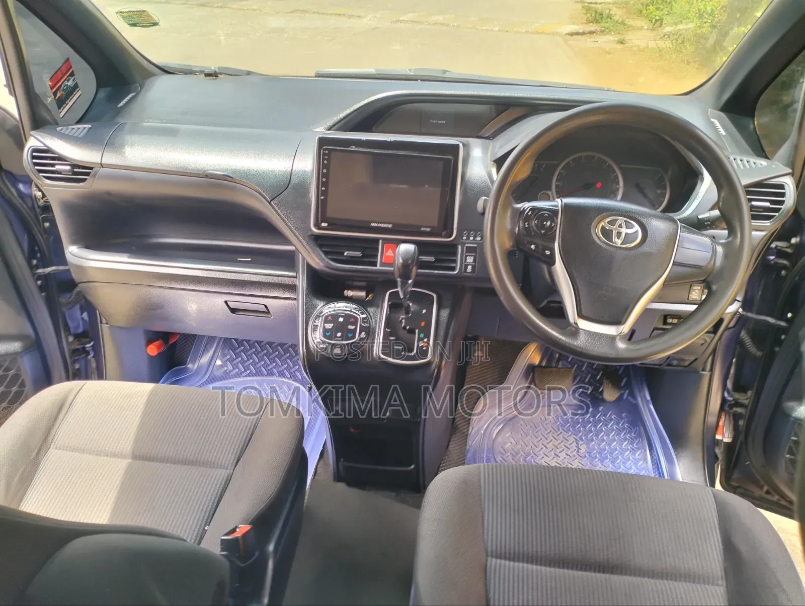 Toyota Voxy 2015 Purple