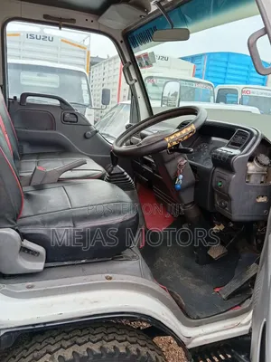 Isuzu NMR 2015 White