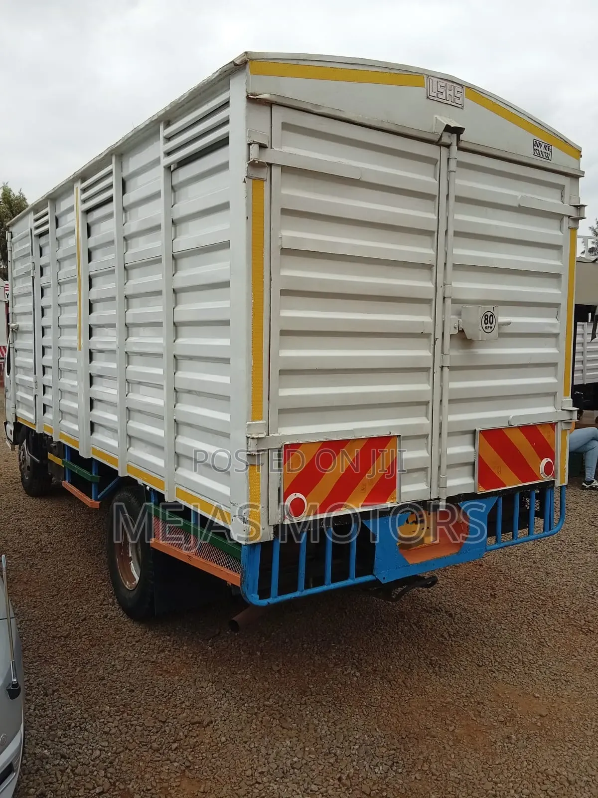 Isuzu NMR 2015 White