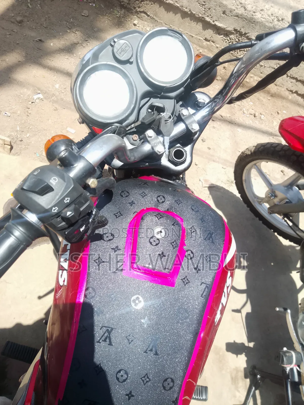 TVS HLX Plus ES 2022 Red