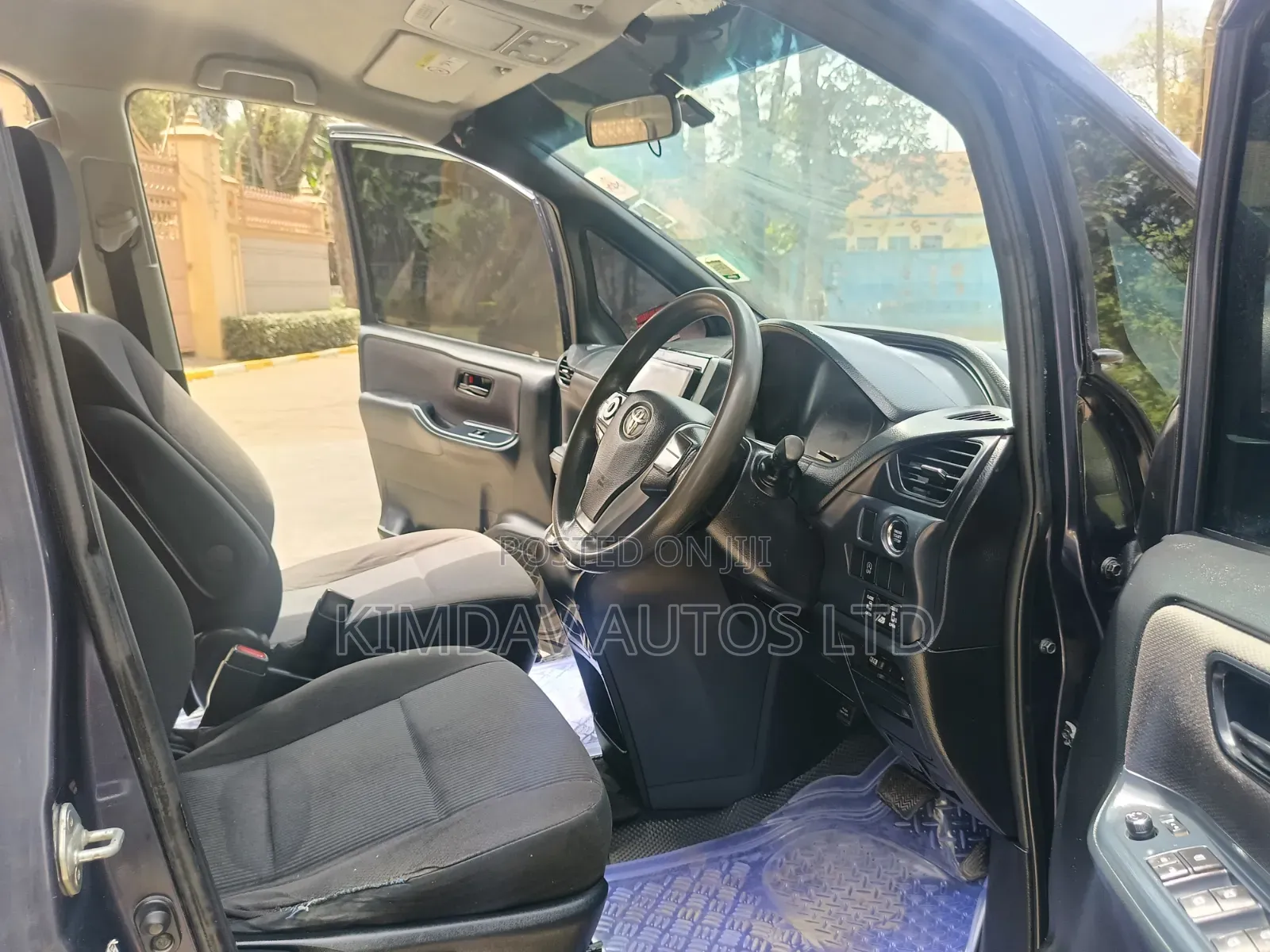 Toyota Voxy 2015 Blue