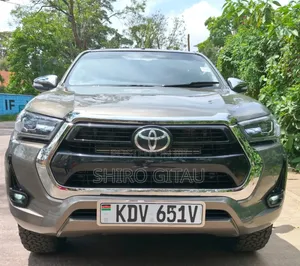 Toyota Hilux 2023 Silver