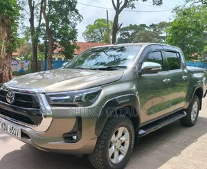 Toyota Hilux 2023 Silver