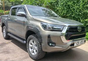 Toyota Hilux 2023 Silver