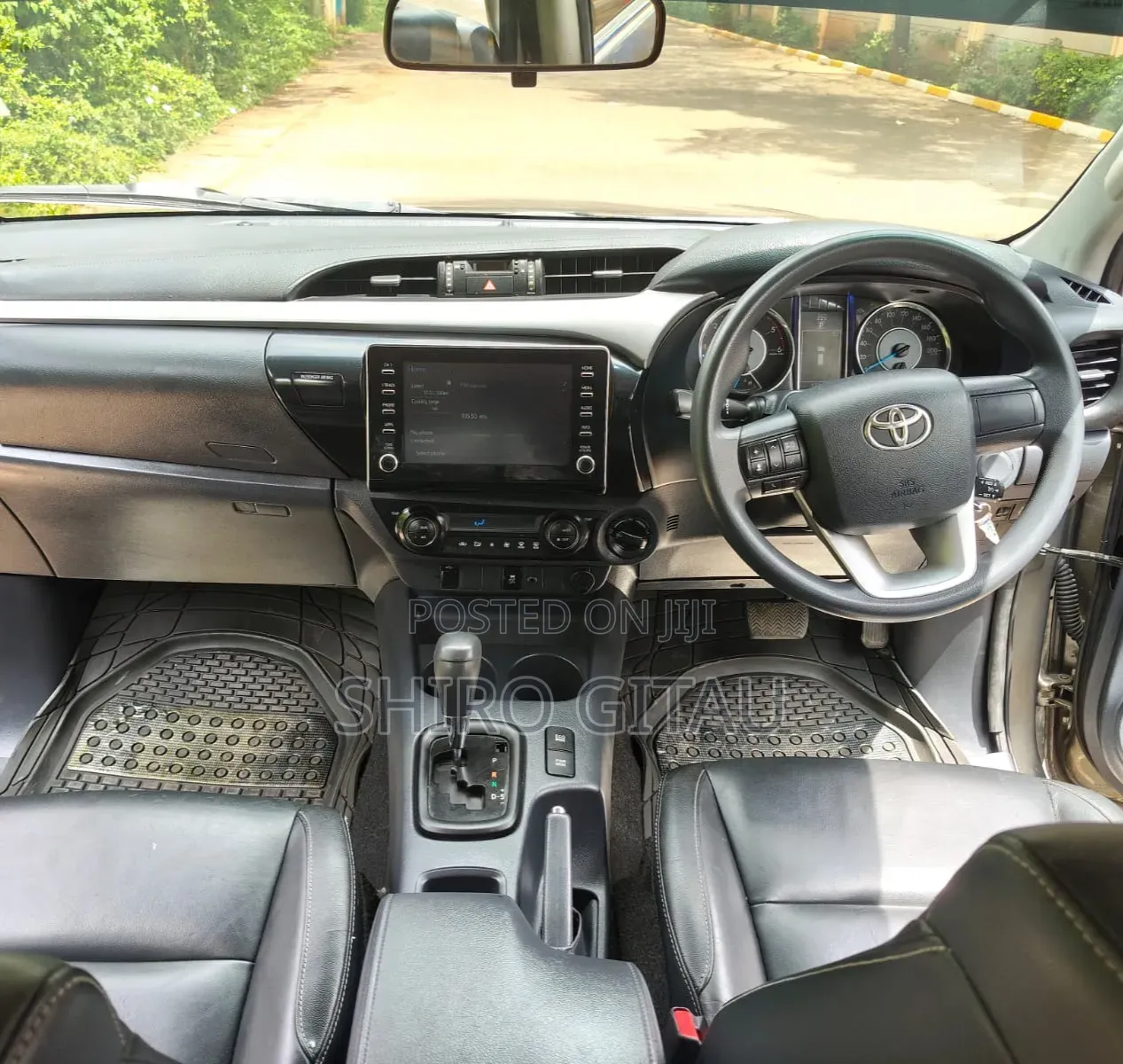 Toyota Hilux 2023 Silver