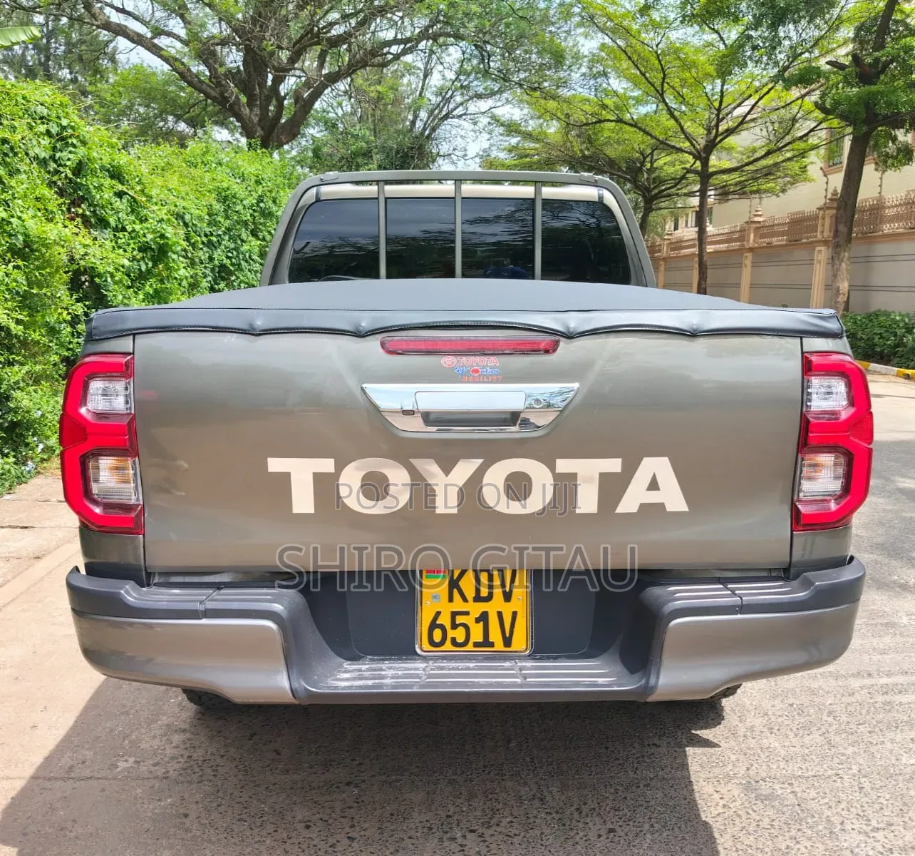 Toyota Hilux 2023 Silver