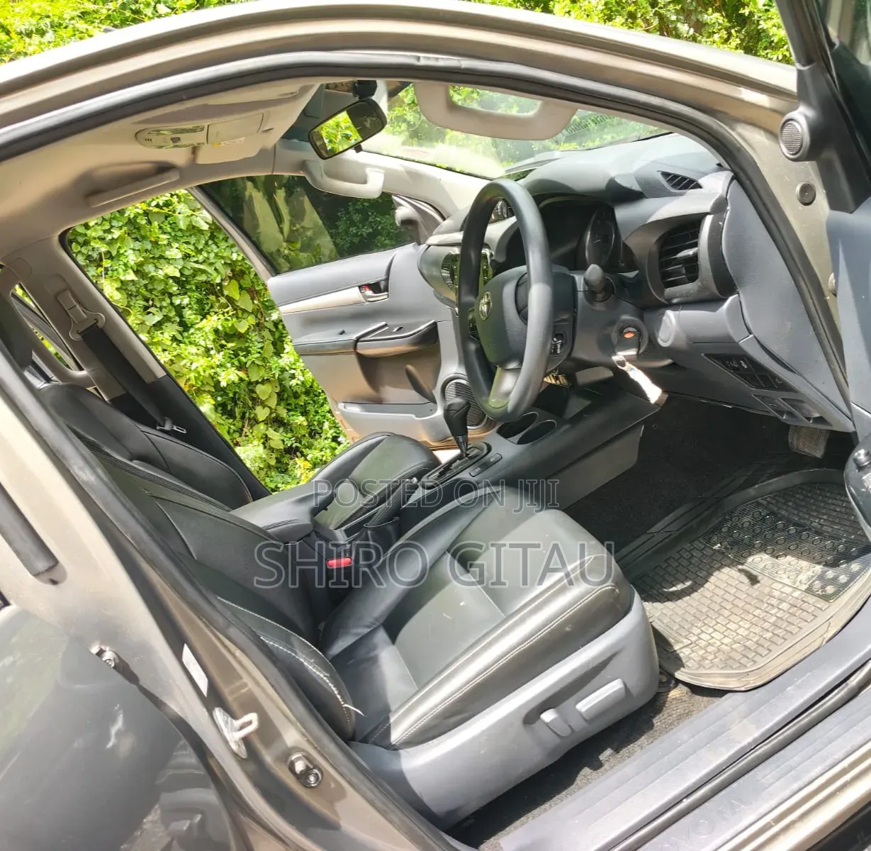 Toyota Hilux 2023 Silver