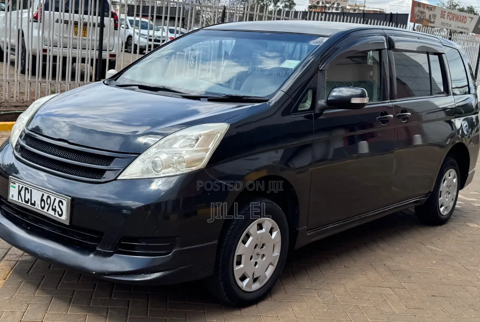 Toyota ISIS 2010 Black