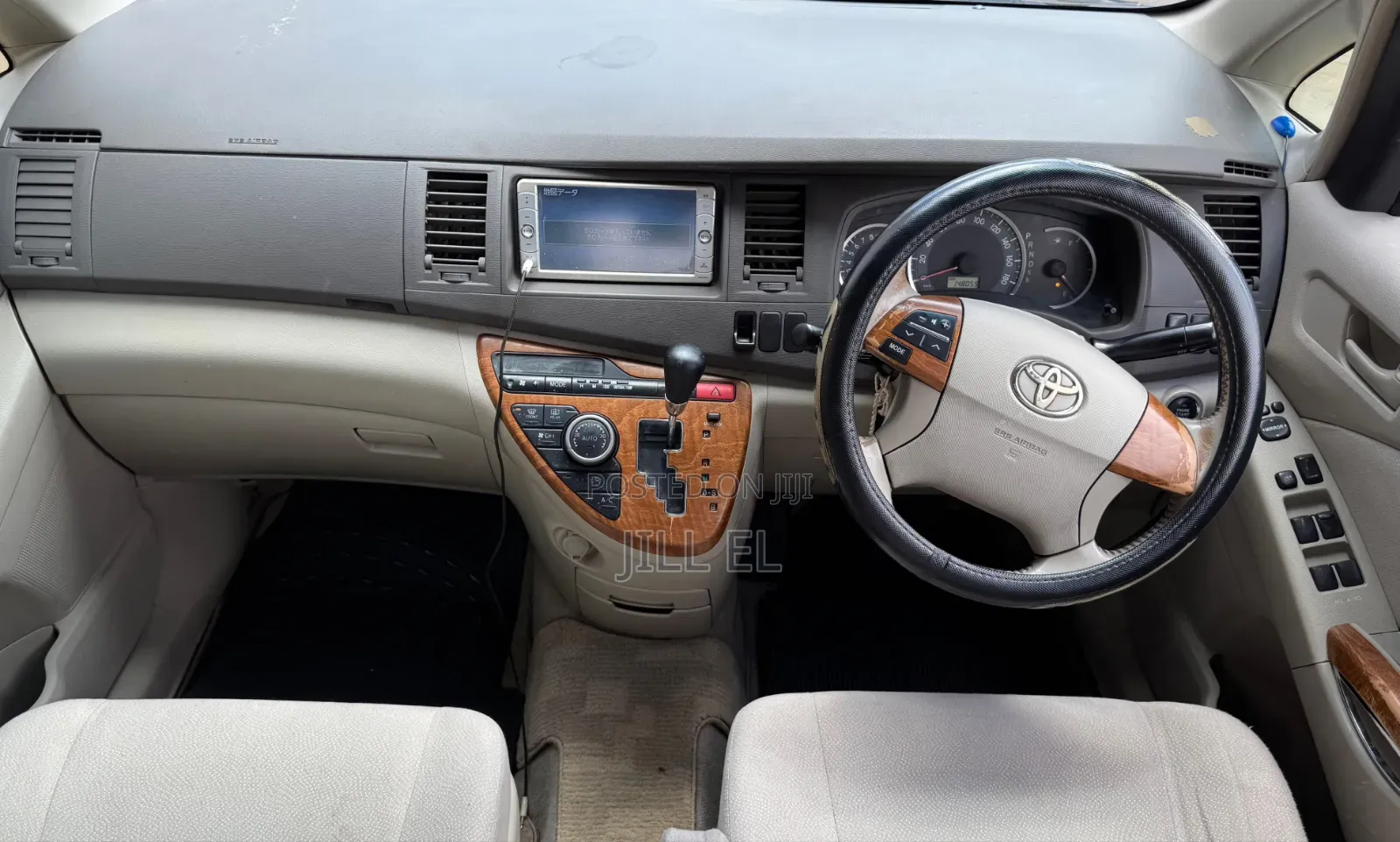 Toyota ISIS 2010 Black