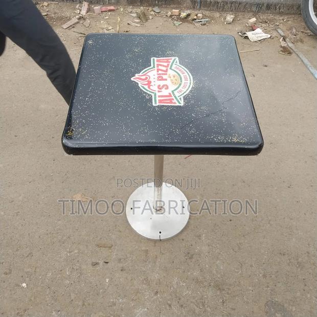 Restaurant Mable Chemical Logo Table