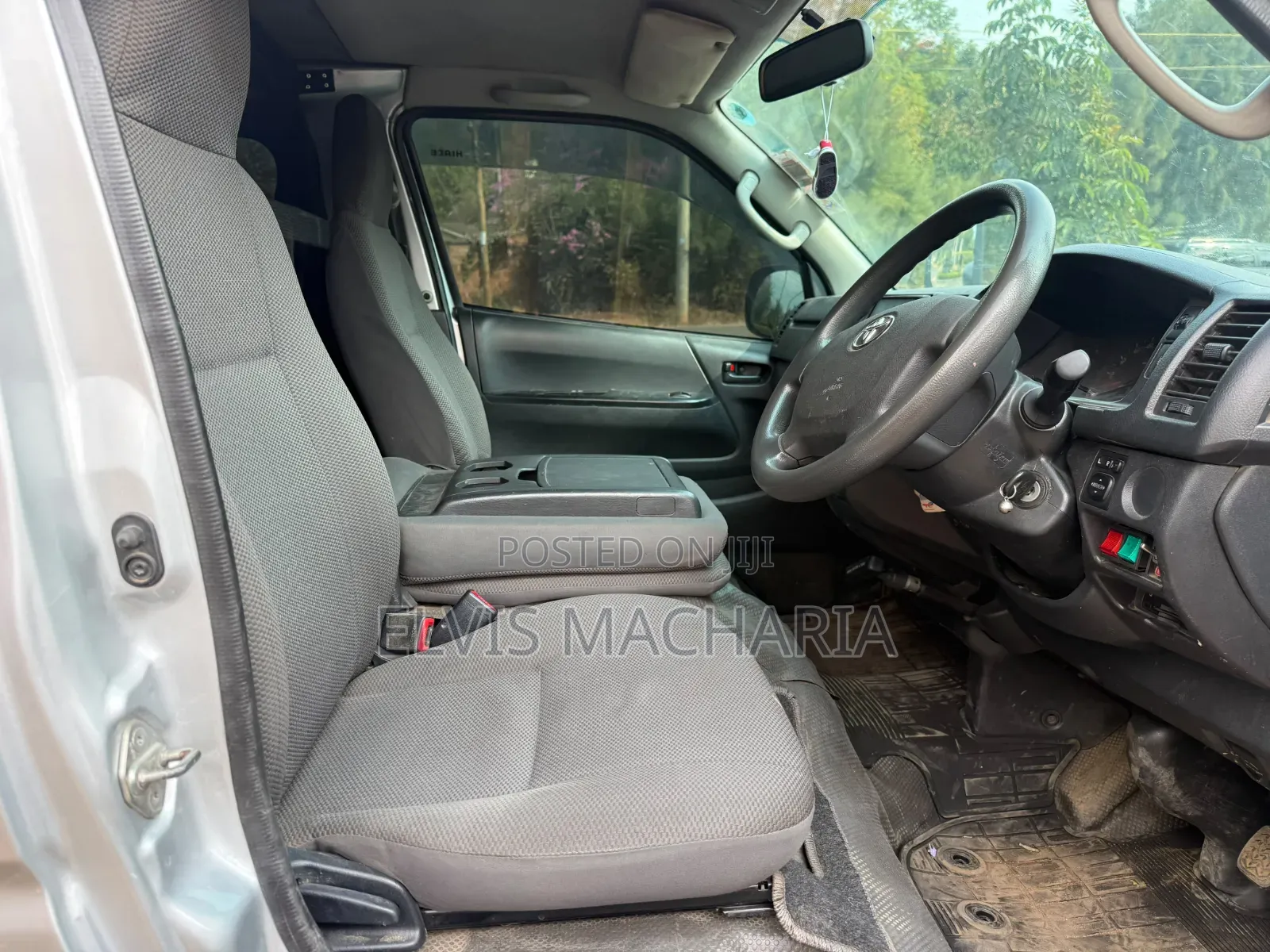 Toyota HiAce 2016 Silver