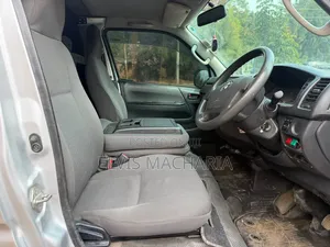 Toyota HiAce 2016 Silver
