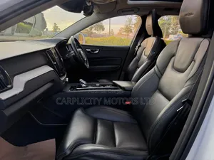 Volvo XC60 2019 White