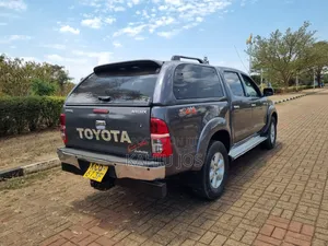 Toyota Hilux 2011 Gray