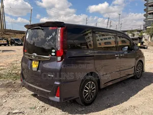 Toyota Noah 2018 Gray