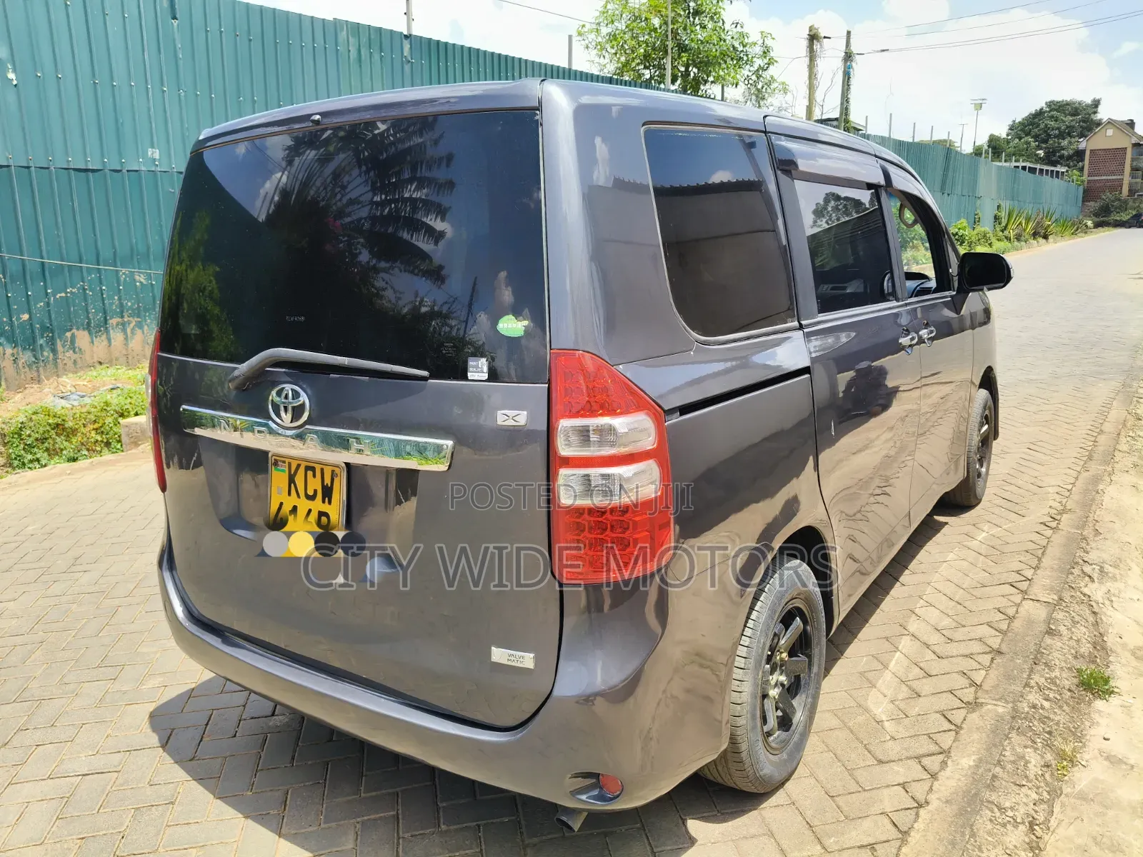 Toyota Noah 2013 Gray