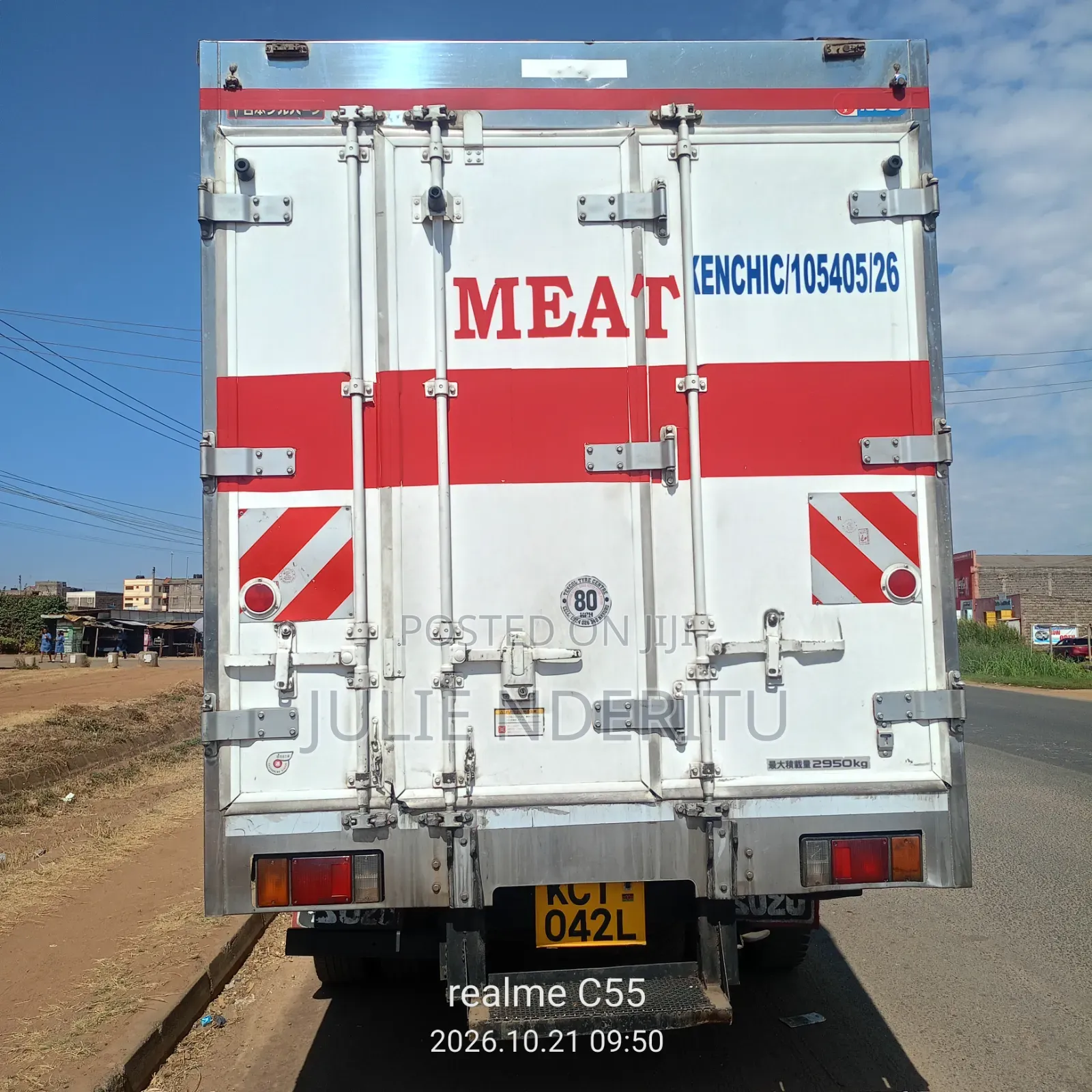 Isuzu ELF Truck 2011 White