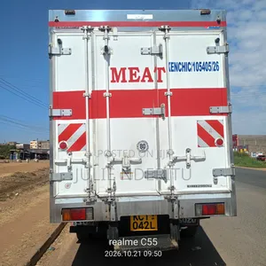 Isuzu ELF Truck 2011 White