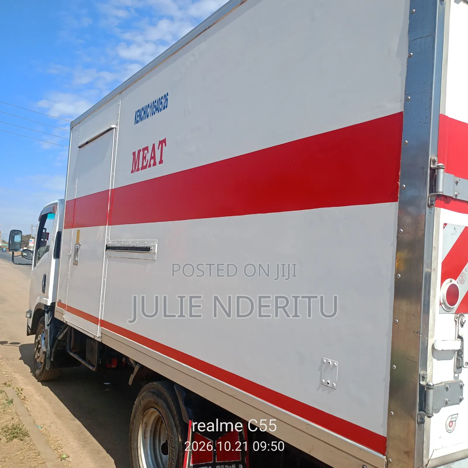 Isuzu ELF Truck 2011 White