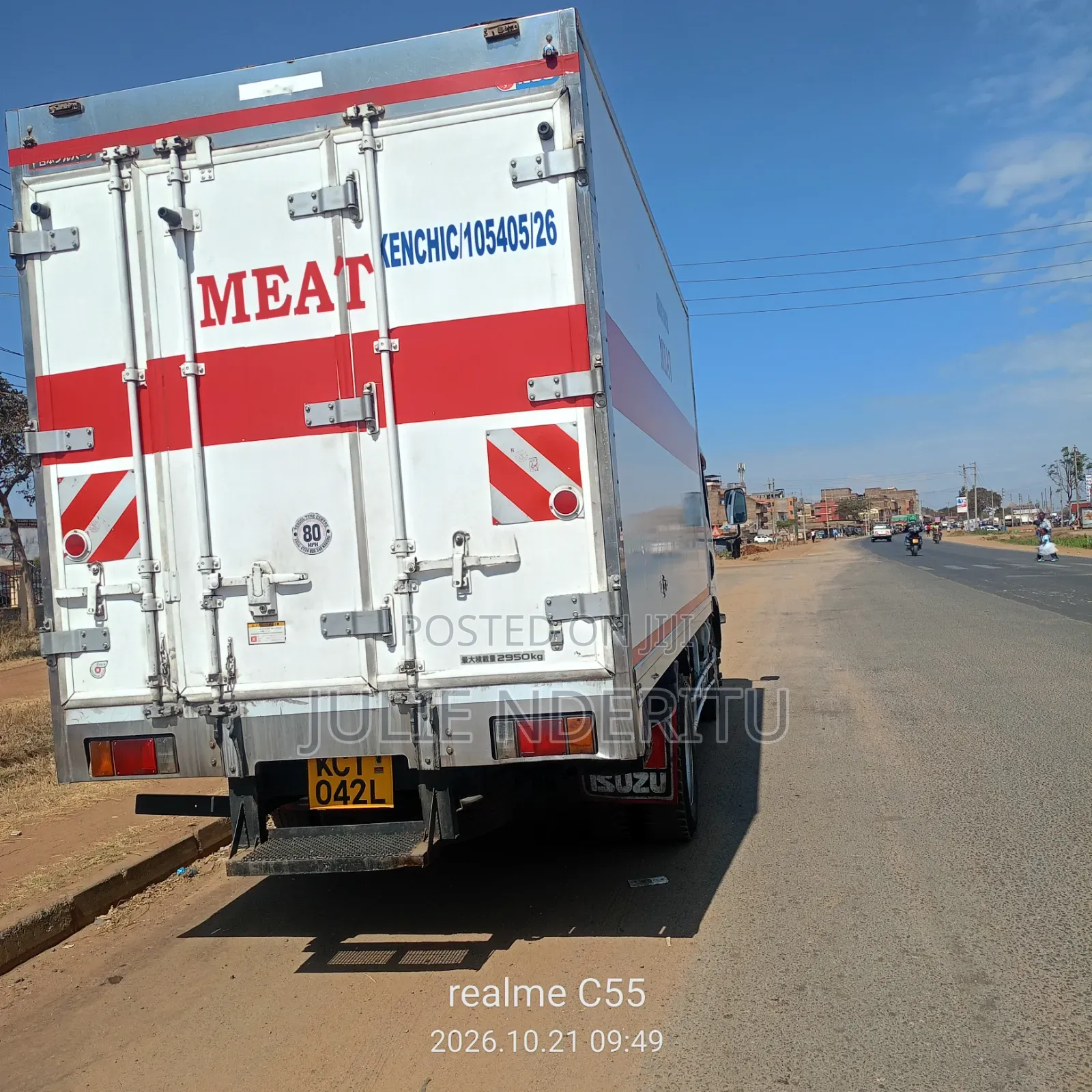 Isuzu ELF Truck 2011 White