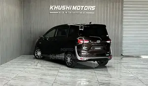 Toyota Sienta 2019 Brown