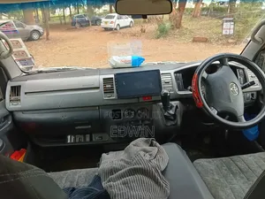 Toyota HiAce 2011 Silver