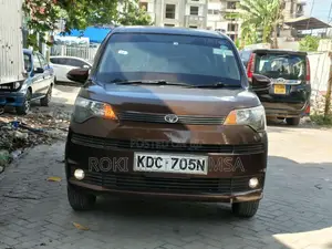 Toyota Spade 2014