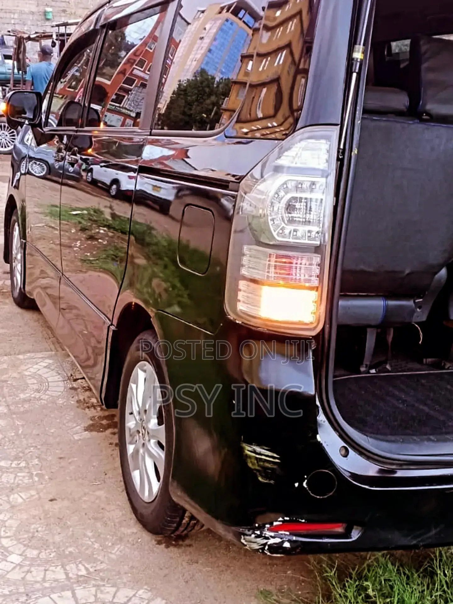 Toyota Voxy V 2WD 8-Seater 2011 Black