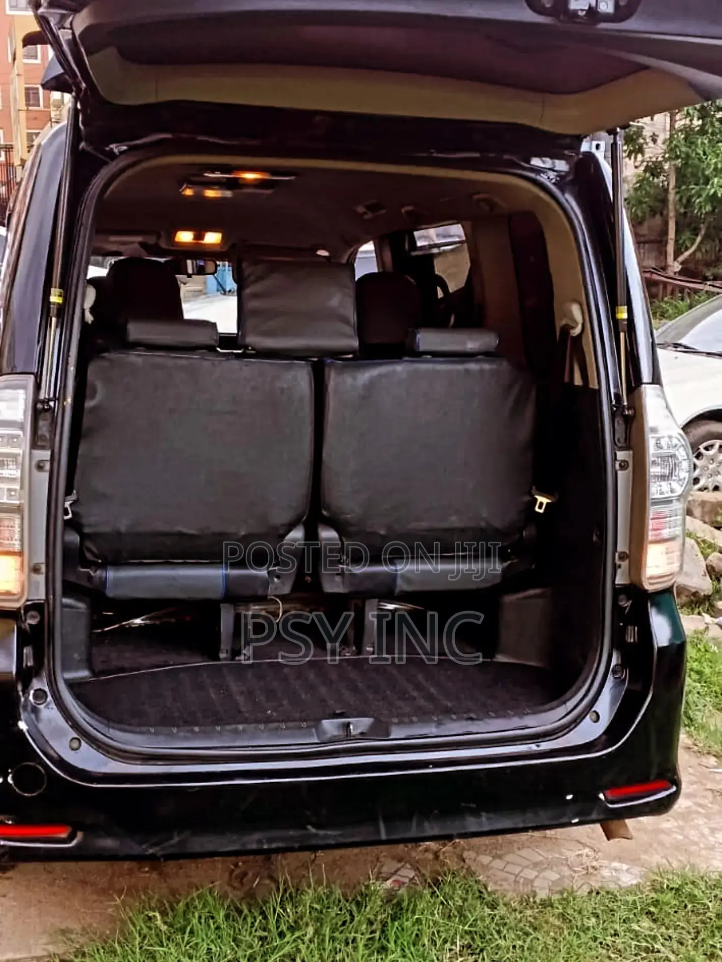 Toyota Voxy V 2WD 8-Seater 2011 Black