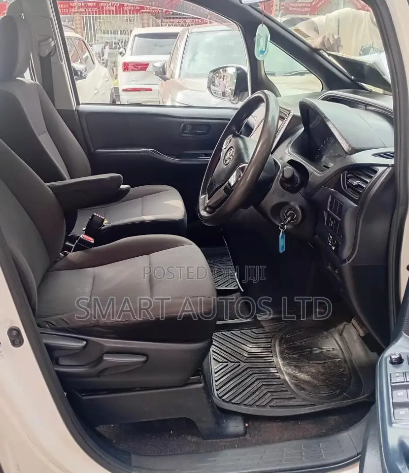 Toyota Noah 2015 Pearl