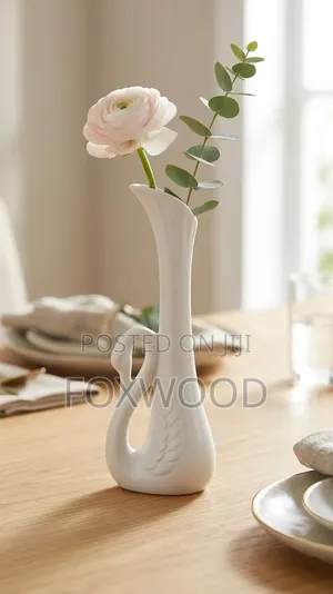 *Ceramic Swan Vase 19cm