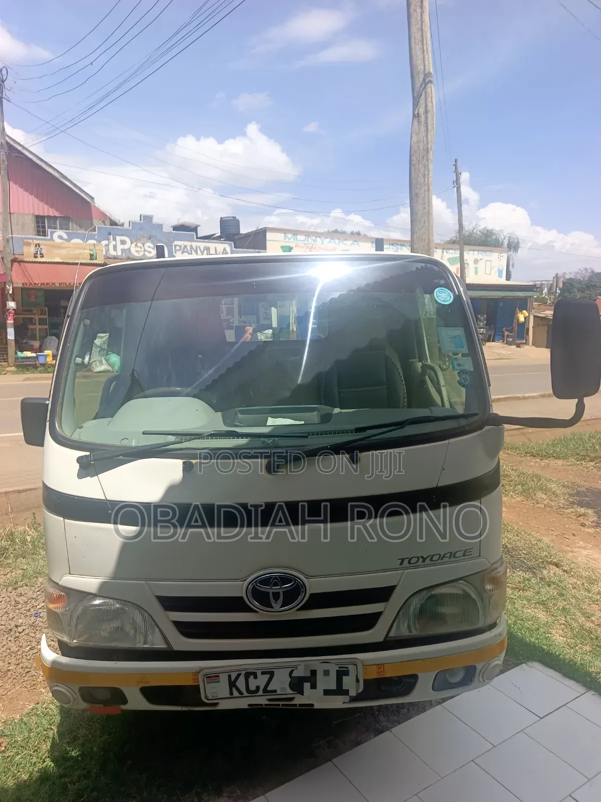 Toyota Dyna 2014 White