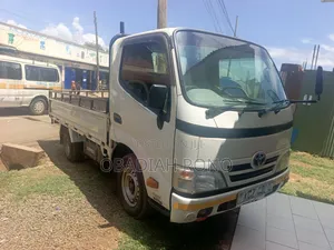 Toyota Dyna 2014 White